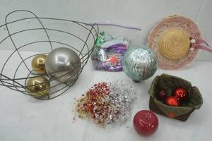 lot 25 image: Gazing balls