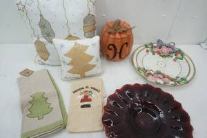 lot 27 image: home decor holiday lot