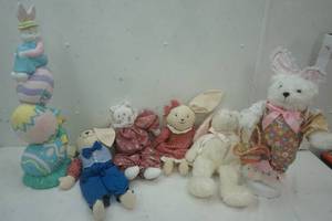 lot 29 image: Easter bunny lot, including a TY bunny and a bunny that moves