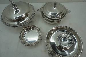 lot 36 image: Oneida silver serving set