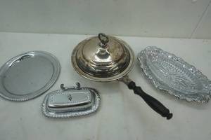 lot 40 image: Chrome and silver serving ware
