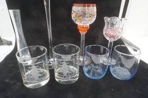 lot 45 image: Glass lot, candle stands, bud vase and two sets of tumblers