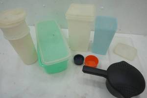 lot 50 image: Tupperware