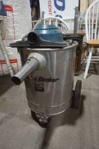 lot 85 image: black and decker wetdry vac and attachments. cat #5421