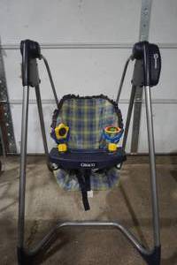 lot 86 image: Graco baby swing. very clean very nice shape. 2 speed.