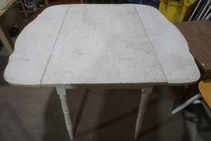 lot 87 image: antiquevintage white wood table, 2 fold out sides. 30 high 42.5 wide