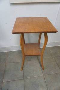 lot 107 image: plant standside table 16x16x28
