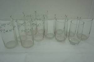lot 114 image: 12 glass glasses. 2 sizes