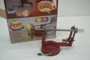 lot 119 image: apple peeler. very good condition