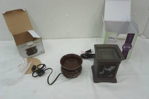 lot 121 image: 2 wax warmers. NEW IN BOX. One Scentsy. Plug in warmers