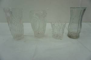 lot 123 image: 4 glass vases