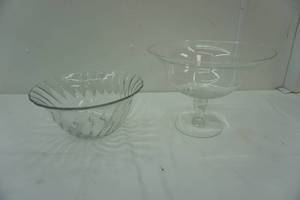 lot 125 image: 2 glass serving bowls