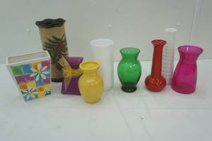 lot 126 image: glass vase lot