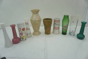 lot 137 image: Vase Collection