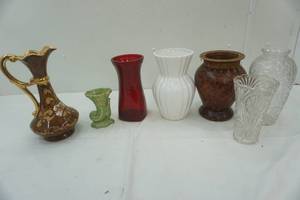 lot 138 image: Vase Collection