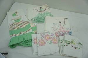 lot 161 image: vintageembroidered pillowcases 5 sets