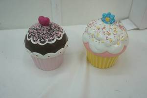 lot 190 image: Cupcake candles