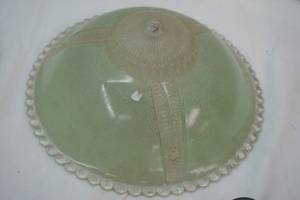 lot 191 image: Vintage light glass shade