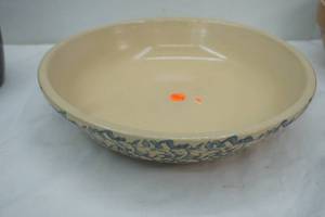 lot 196 image: Roseville sponge stoneware bowl