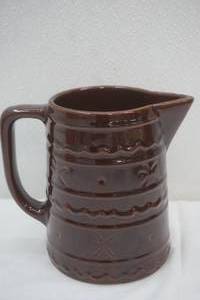 lot 199 image: Vintage Marycrest Ovenproof Stoneware. Picher