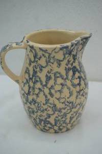lot 200 image: Roseville sponge stoneware pitcher