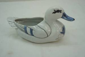 lot 223 image: ceramic loon. Deixt Design. E. Cheeseman