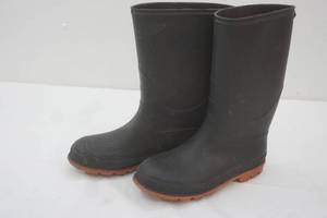 lot 228 image: rubber boots. size 6