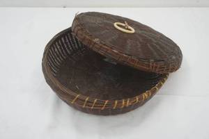 lot 238 image: vintage wooden basket. 10