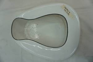 lot 244 image: vintageantique enamelware bedpan
