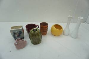 lot 261 image: flower pot lot