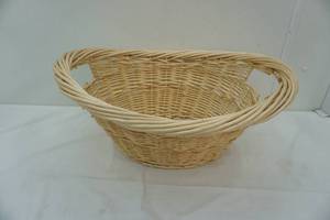 lot 271 image: wicker basket. very good condition