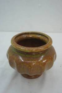 lot 277 image: Haeger vintage vase
