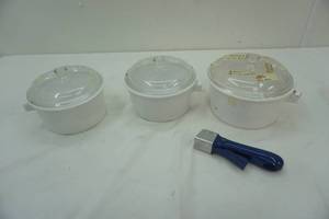 lot 284 image: Princess House. cooking crocks with detachable handle