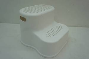 lot 294 image: plastic 2 step stool