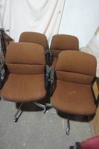 lot 336 image: 4 brown office chairs on wheels