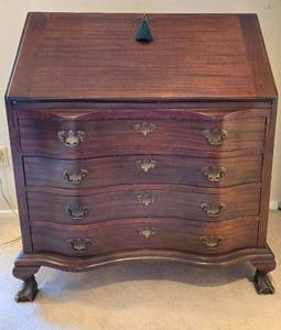 lot 15 image: Mahogany Bureau with Fold-Down Desk-Top