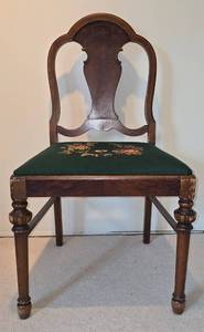 lot 77 image: Pretty Vintage Needlepoint Side Chair