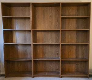 lot 94 image: Large 3-Sectioned Book Shelf