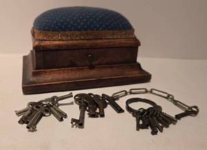 lot 111 image: Rustic Vintage Pincushion Box & Vintage Keys