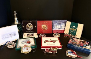 lot 141 image: Beautiful Vintage Christmas Ornaments White House Commemorative and Bell 1994
