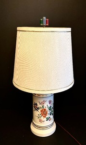 lot 149 image: Pretty Vintage Floral Lamp