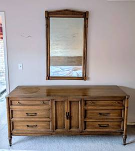 lot 6 image: Vintage Mirrored Dresser by White Furniture