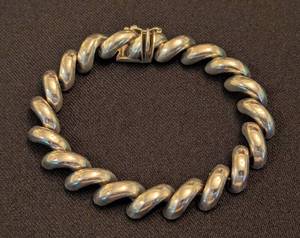 lot 106 image: Heavy Sterling Silver San Marco Link Bracelet