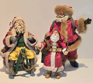 lot 114 image: Vintage Santa Collection