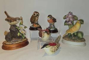 lot 121 image: Decorative Bird Figure Collection