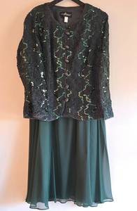 lot 124 image: Womens Formal Sequined Skirt and Jacket Set