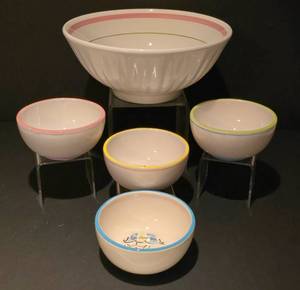 lot 164 image: Ganz Bowl Set  Italian Mixing Bowl