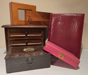 lot 166 image: Unique Set of Jewelry CasesStorage Boxes