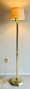 lot 176 image: Vintage Brass Adjustable Arm Floor  Reading Lamp