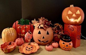 lot 180 image: Happy Halloween Adorable Halloween Decor and More